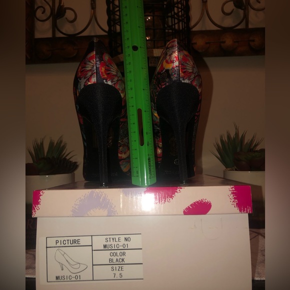 Black multi colored pumps; worn twice; perfect condition; very nice - Picture 5 of 8